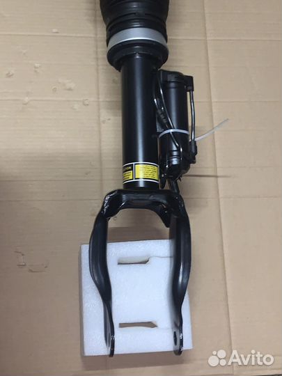 Пневмостойка передня правая Mercedes W166 X166