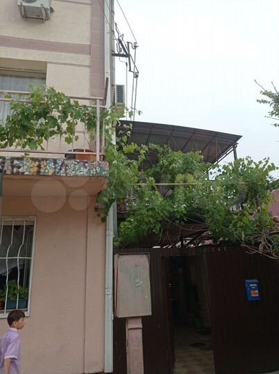 Комната 15 м² в 8-к., 1/3 эт.