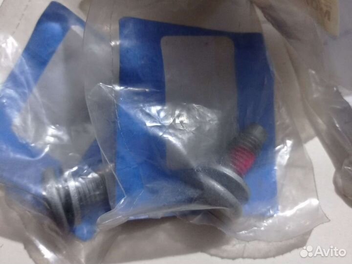 Крепежный болт рулевого колеса Nissan