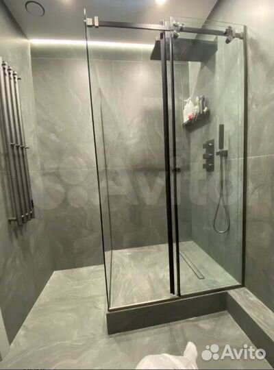 Стеклянные душевые перегородки
