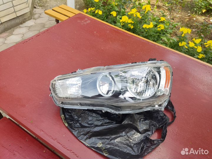 Левая передняя фара lancer 10