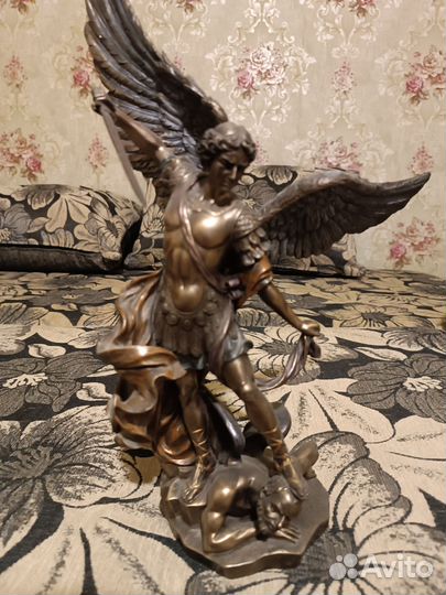 Бронзовая статуэтка
