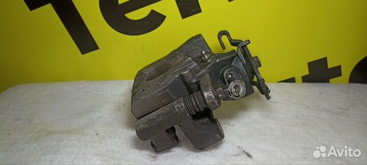 Суппорт задний правый Toyota Corolla, Auris