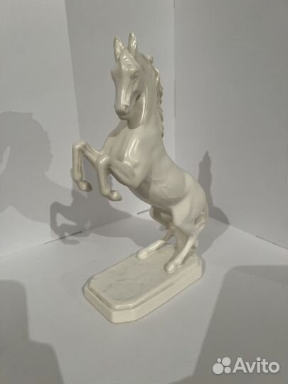 Фарфоровая статуэтка Конь Goebel Германия