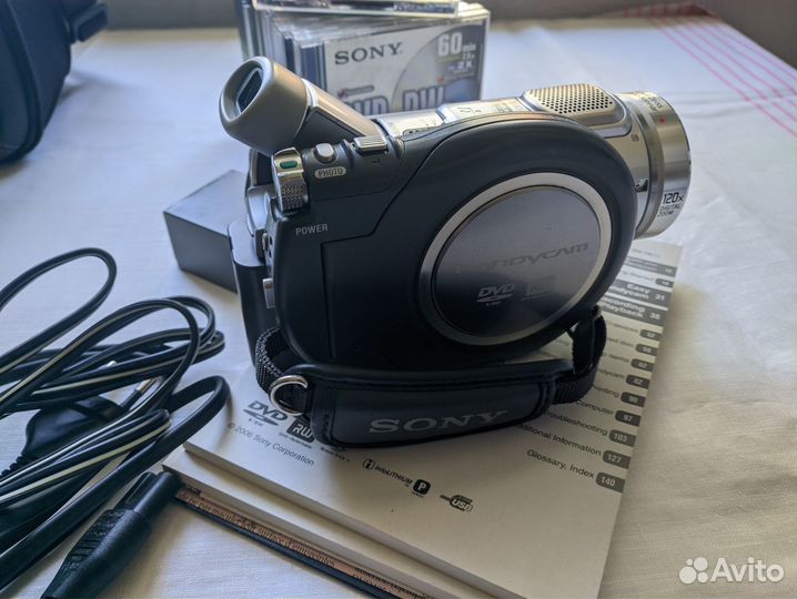 Видеокамера Sony DCR-DVD905