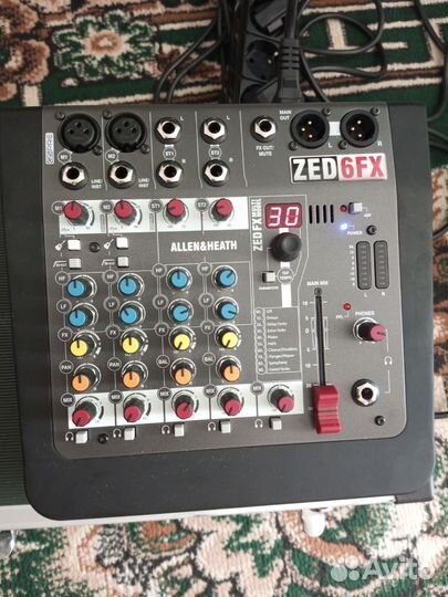 Микшерный пульт