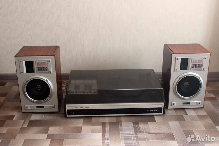 Проигрыватель виниловых пластинок