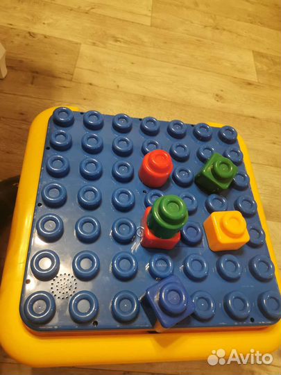 Развивающий столик chicco