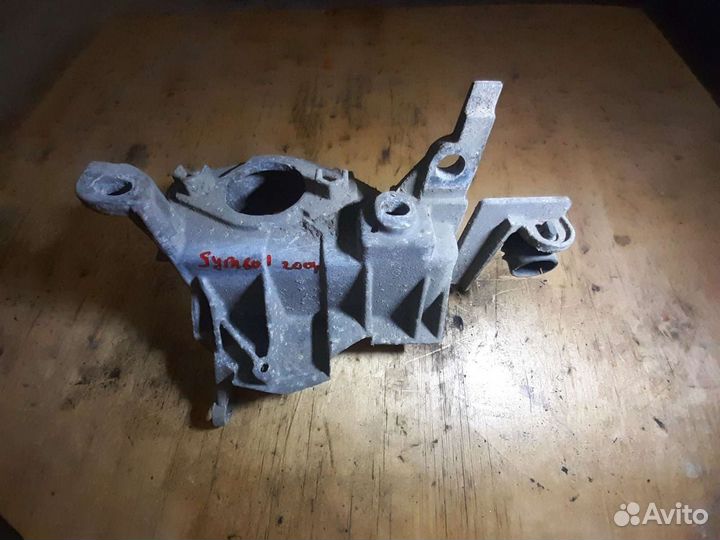 Опора акб Renault Symbol 2004