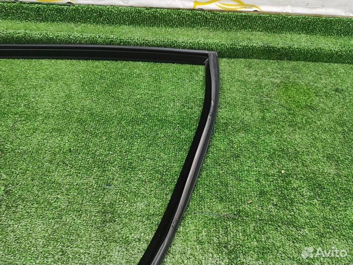 Уплотнитель стекла двери задний левый BMW 5