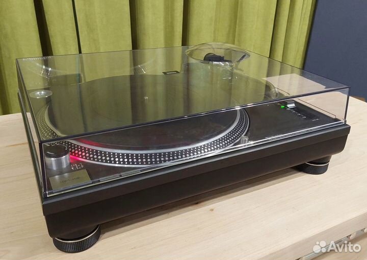 Проигрыватель виниловых пластинок Technics SL-1200