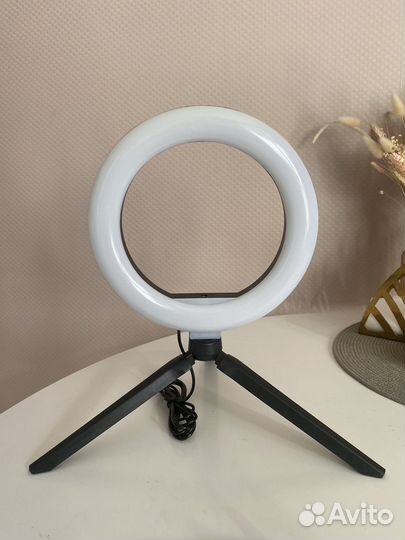 Штатив настольный и лампа кольцевая мини
