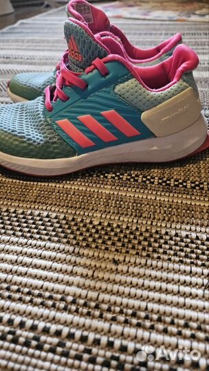 Кроссовки фирменные