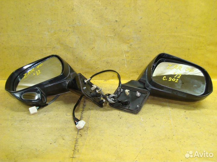 Зеркало Toyota Voxy ZRR70W
