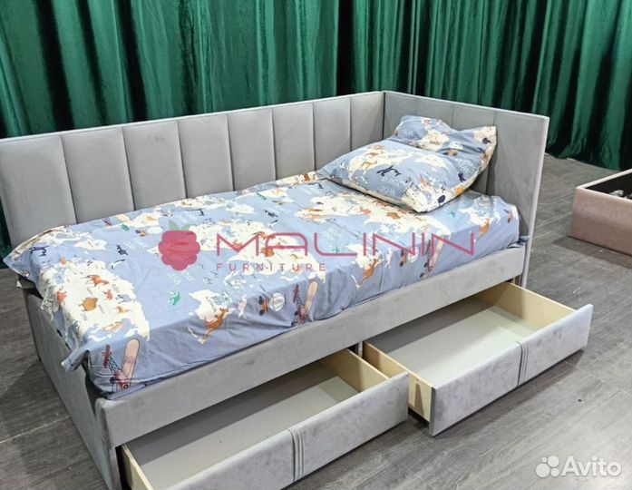 Детская кровать с мягкой спинкой и бортиком