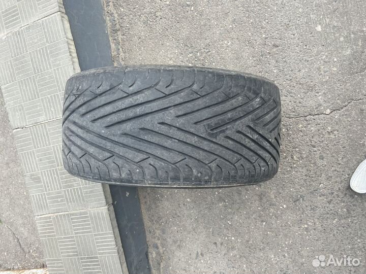 Yokohama AVS Sport V102 245/35 R19 и 275/30 R19 93Y