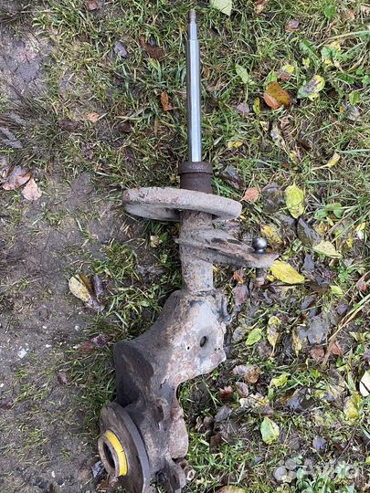 Передний правый поворотный кулак ауди с4