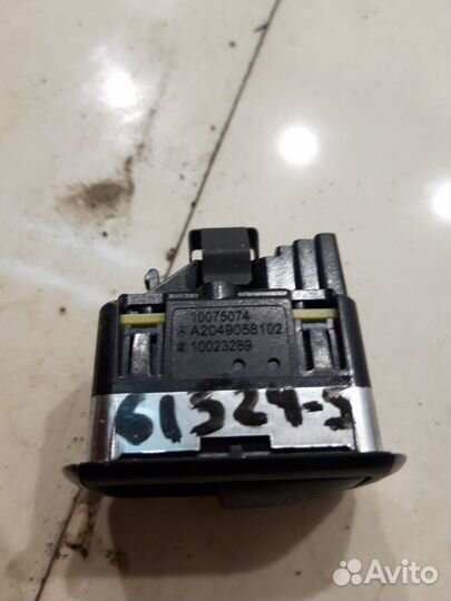 Кнопка стеклоподъемника (задняя, правая)