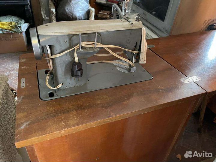 Швейная машинка LADA