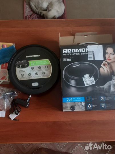Робот пылесос Redmond RV-R350