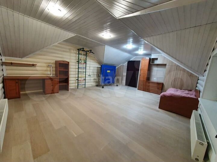 Дом 220 м² на участке 12 сот.