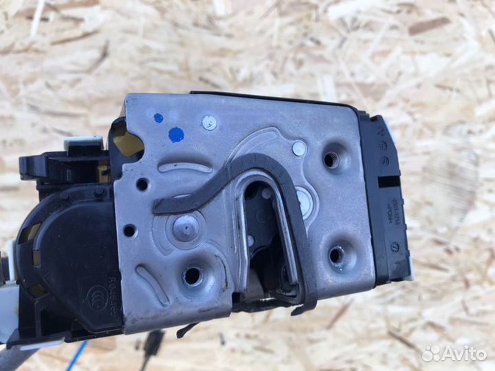 Замок двери задний левый Mercedes-Benz C W204 1.8