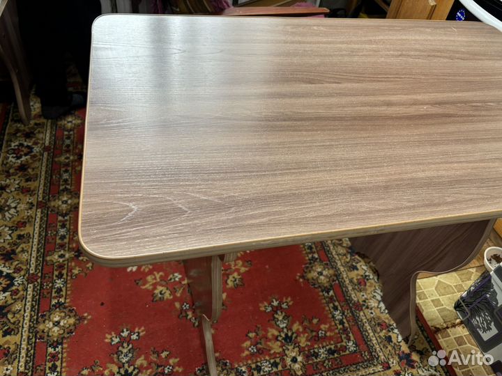 Кухонный стол