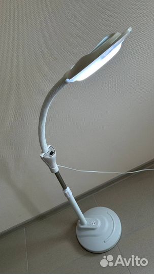 Косметологическая лампа лупа