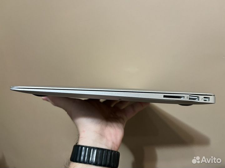 Apple MacBook Air 13 2015 8гб идеальная батарея