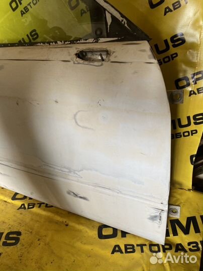 Передняя правая дверь Audi 80