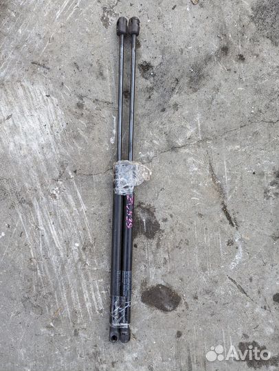 Амортизатор задней двери Suzuki Swift ZC83S K12C Задн