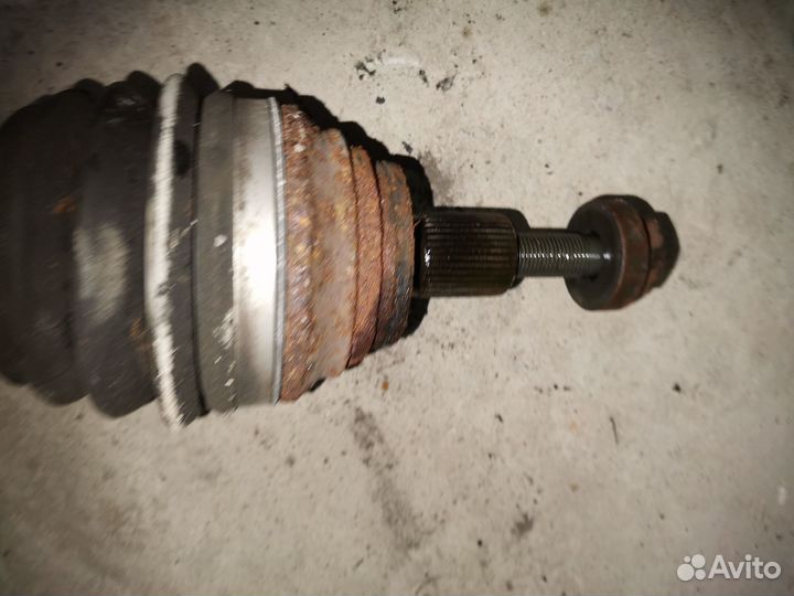 Полуось задняя (приводной вал, шрус) Volkswagen Pa