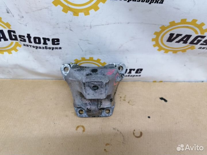 Кронштейн двигателя (лапа крепления) Audi A4 B6