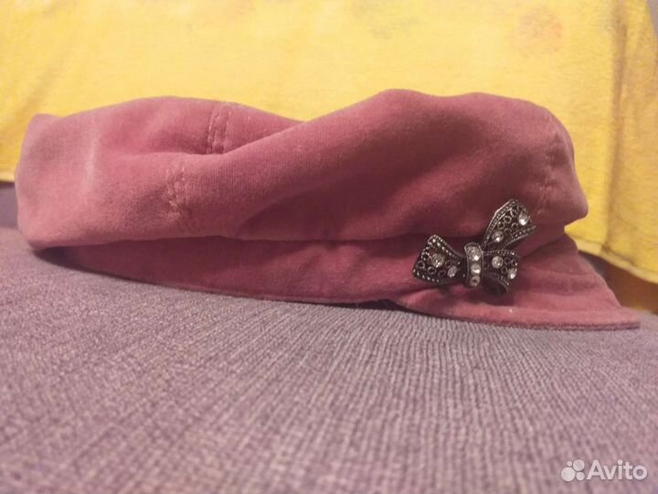 Кепка с красивой брошкой.Осень.