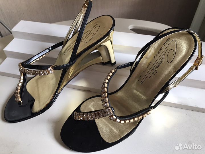 Сланцы/босоножки на танкетке