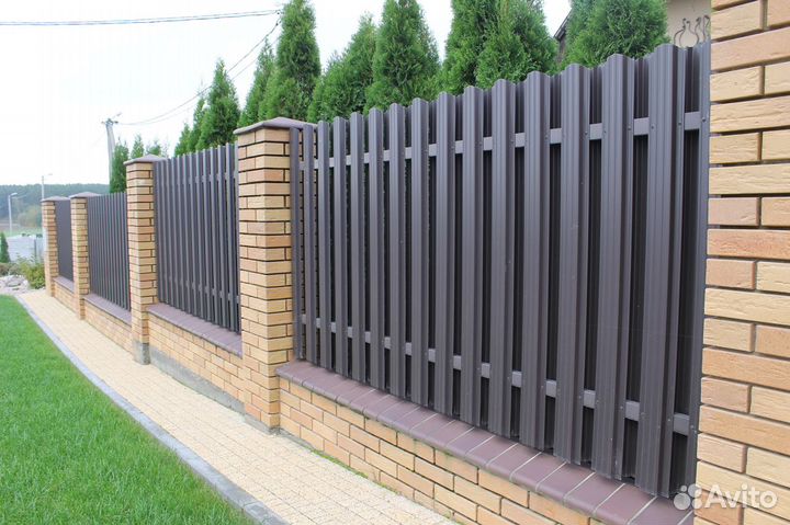 Забор из евроштакетника