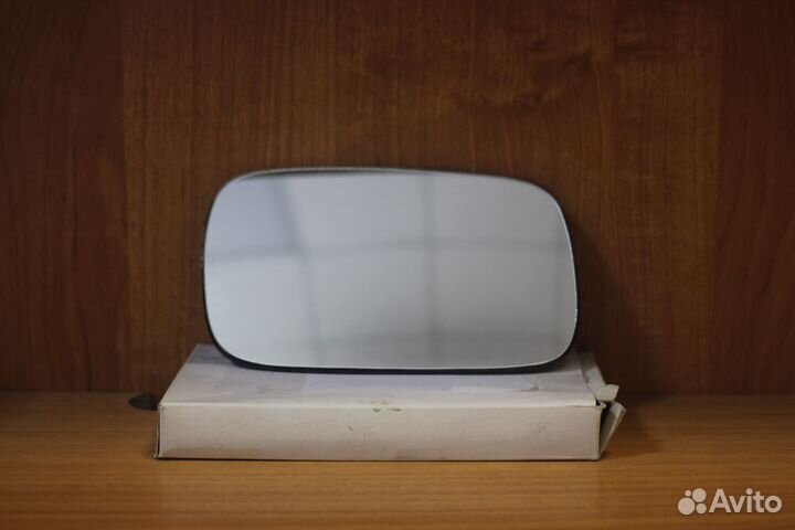 Стекло зеркала правое VW VM181GR
