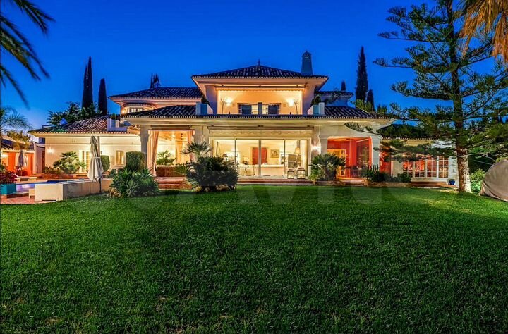 Дом 710 м² на участке 35 сот.