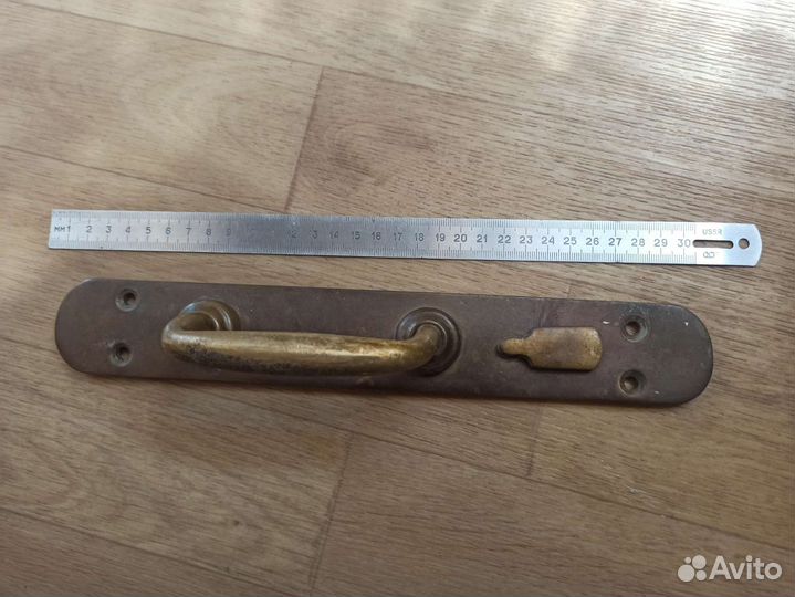 Старинная дверная ручка