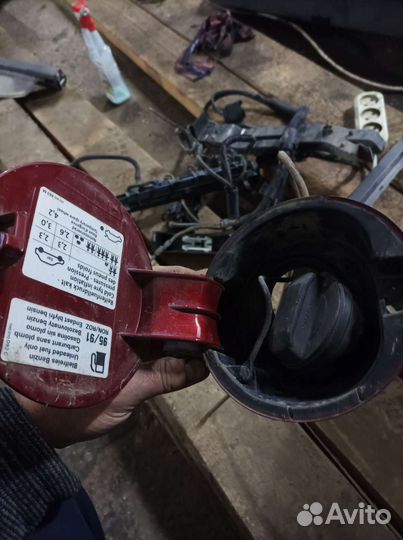 Лючок бензобака Фольксваген Тауран