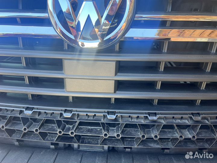 Решетка радиатора в сборе с кронштейном VW T6.1