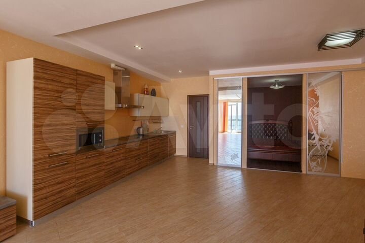 Квартира-студия, 80 м², 4/6 эт.