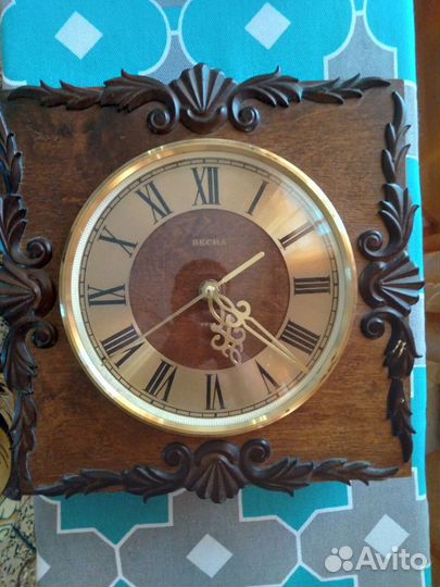 Часы настенные винтажные Весна