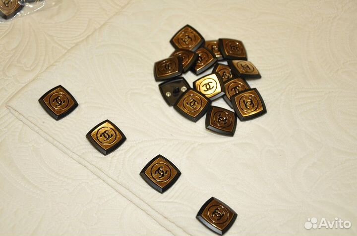 Пуговица черная квадратная 