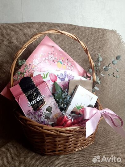 Корзинка подарочная, подарок,набор