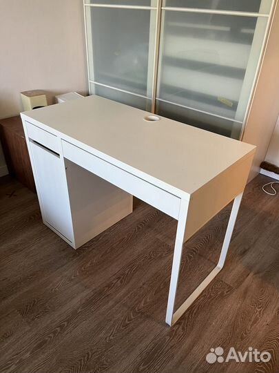 Стол микке IKEA Стол письменный 105x50 см Белый