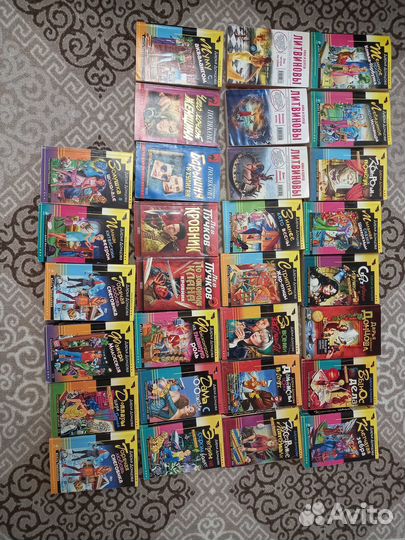 Книги (любовные романы, детектив)