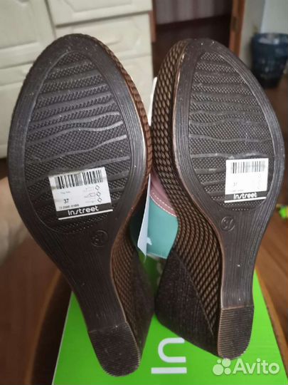 Босоножки женские