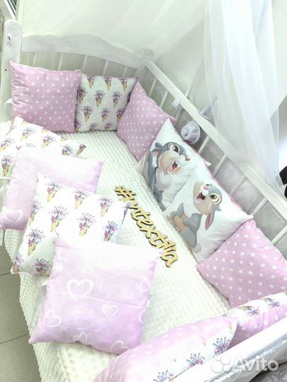 Комплект в детскую кроватку бортики кокон простынь