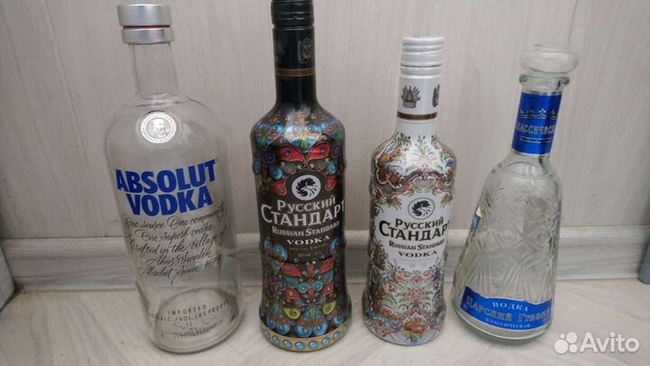 Бутылки из под Водки.